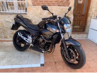 Suzuki GSR600 Negra