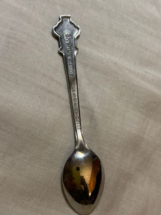 Set di tazze e piatti in argento