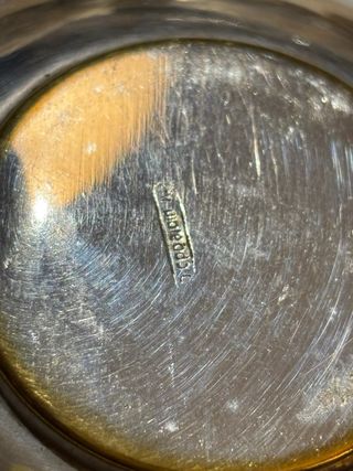 Set di tazze e piatti in argento