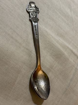 Set di tazze e piatti in argento