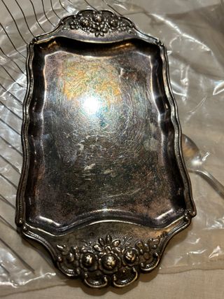 Set di tazze e piatti in argento