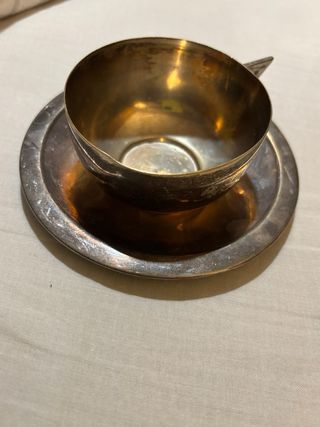 Set di tazze e piatti in argento