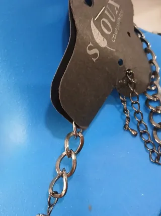 Collar de cuentas negro y plateado