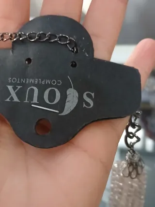 Collar de cuentas negro y plateado