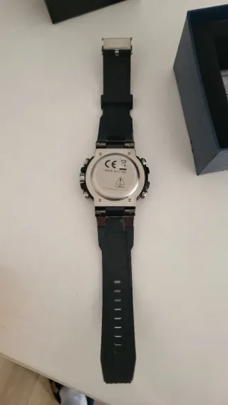 Orologio nuovo nero