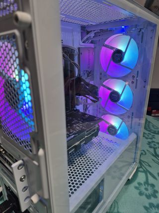 PC Gamer Blanco MSI con ARGB