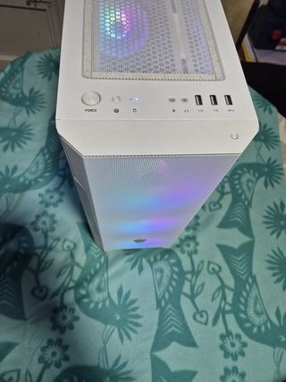 PC Gamer Blanco MSI con ARGB