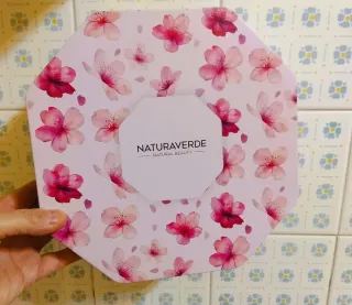 Scatola regalo  fiori di ciliegio, in metallo.