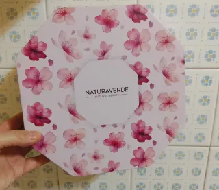 Scatola regalo  fiori di ciliegio, in metallo.