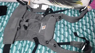 Mochila + Capa Impermeable Ergobaby Adapt