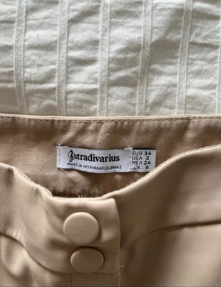 Falda cuero Stradivarius beige T.34/XS