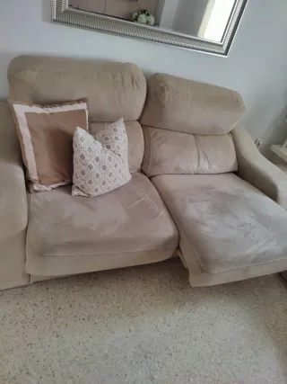 Sofá de tela microfibra beige
