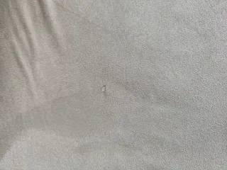 Sofá de tela microfibra beige