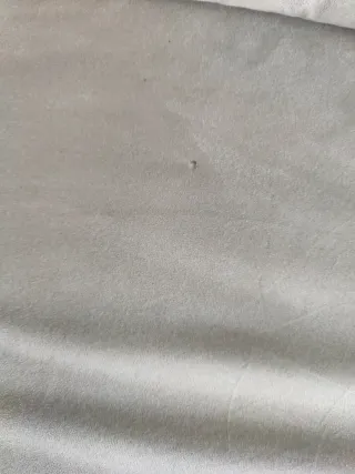 Sofá de tela microfibra beige