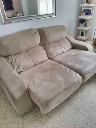 Sofá de tela microfibra beige