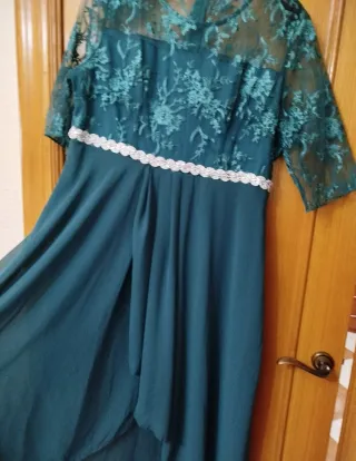 Vestido de fiesta verde con encaje