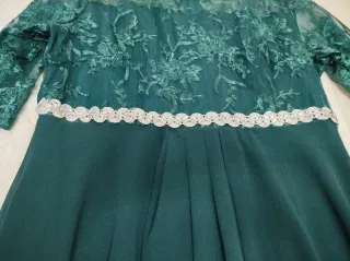 Vestido de fiesta verde con encaje
