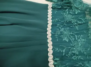 Vestido de fiesta verde con encaje