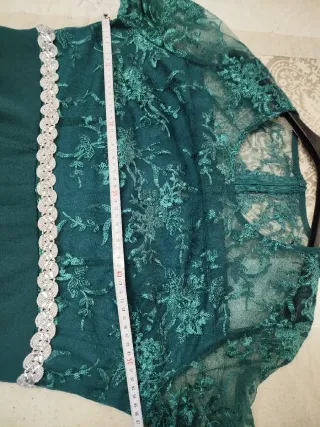 Vestido de fiesta verde con encaje