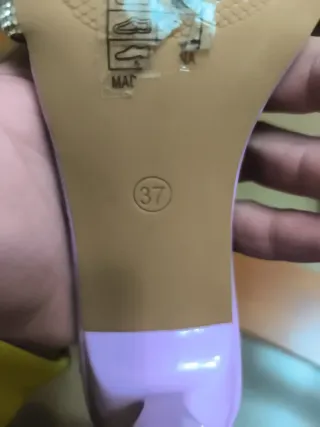 Zapatos de tacón morados y plateados talla 37