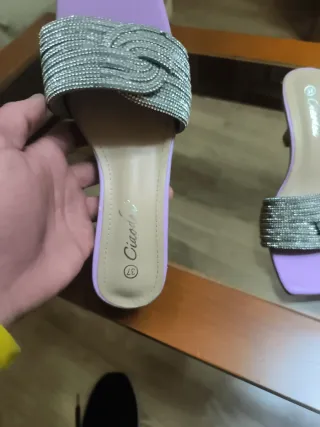 Zapatos de tacón morados y plateados talla 37