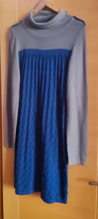 Vestido de punto azul y gris