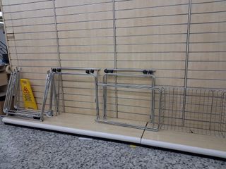 Percheros metálicos abatibles y con ruedas