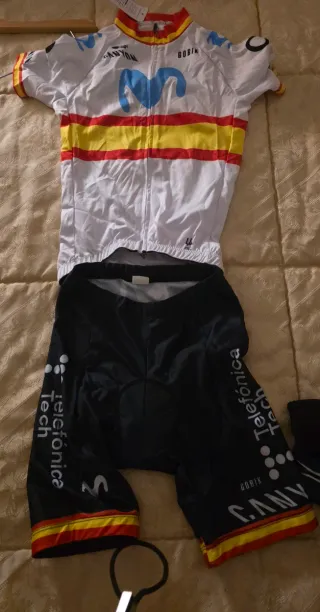 Conjunto Ciclismo Niño Movistar