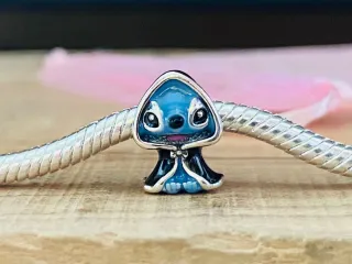 Charm | Stitch con Capa de brujo Disney