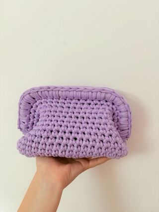 Borsa a mano viola uncinetto