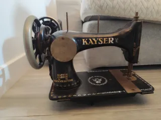 Máquina de coser antigua Kayser