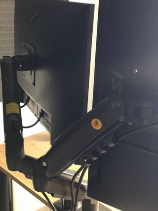 SETUP IA BenQ 27 + MSI 24 brazos ergonómicos doble