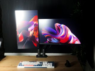 SETUP IA BenQ 27 + MSI 24 brazos ergonómicos doble