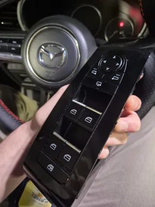 Mando elevalunas puerta conductor mazda 3 bp