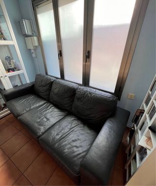 Sofá de piel negro Ikea