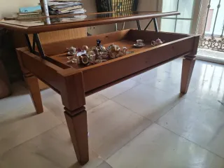 Mueble de madera y mesa centro