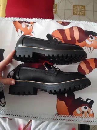 Mocassini Zoe neri con fibbia oro n°37