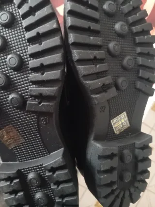 Mocassini Zoe neri con fibbia oro n°37