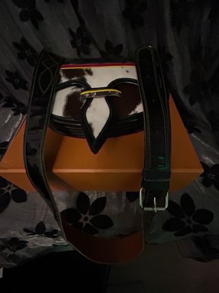 Cartera de piel con estampado de vaca