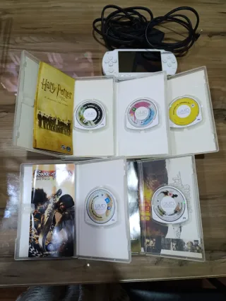 Consola PSP Blanca + 5 Juegos