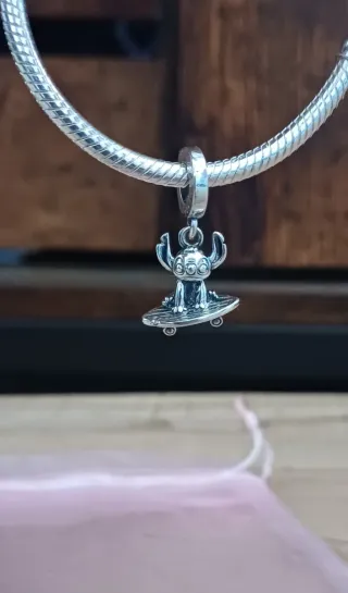 Charm | Stitch monopatin Disney