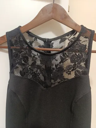 Vestido negro Stradivarius