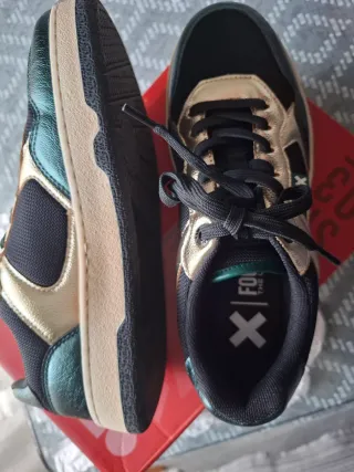 Zapatillas Xti  verde y negro con Dorado Talla 38