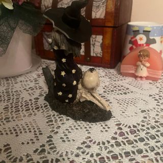 Figurita Bruja con Esqueleto