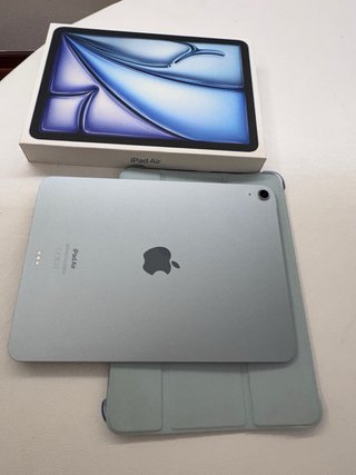 iPad Air 11 M2 Azul con caja original, y una funda