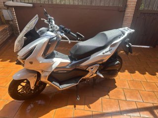 Motor Hispania VR125 Blanca Scooter Automática
