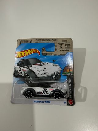 Hot Wheels Mazda MX-5 Miata HW Dream Garage