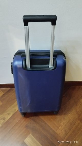 Maleta pequeña azul con ruedas