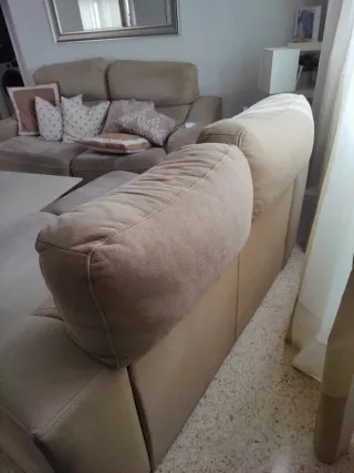 Sofá beige de tela,imita al ante