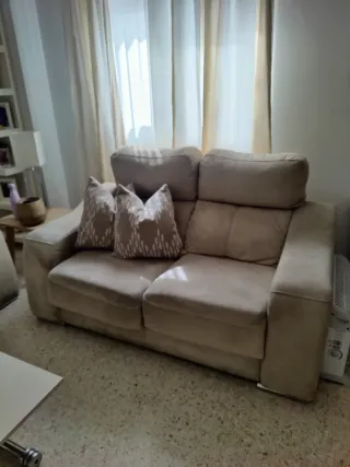 Sofá beige de tela,imita al ante